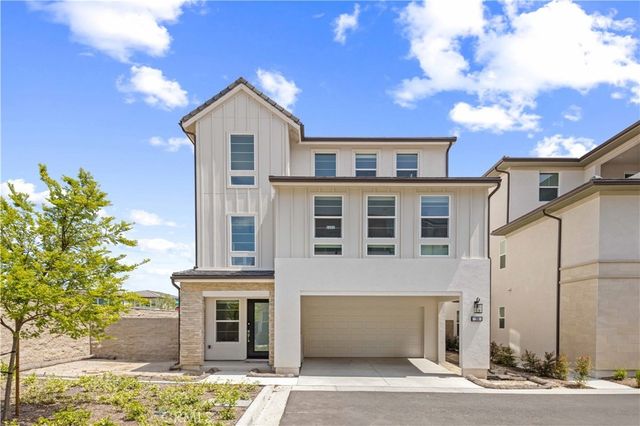 190 Tivoli, Lake Forest