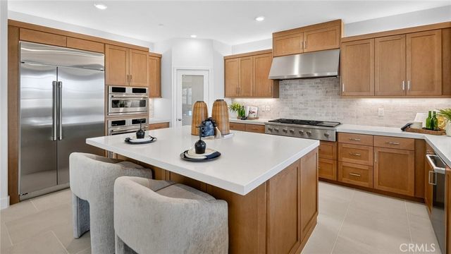 27976 Plateau Terrace, Valencia