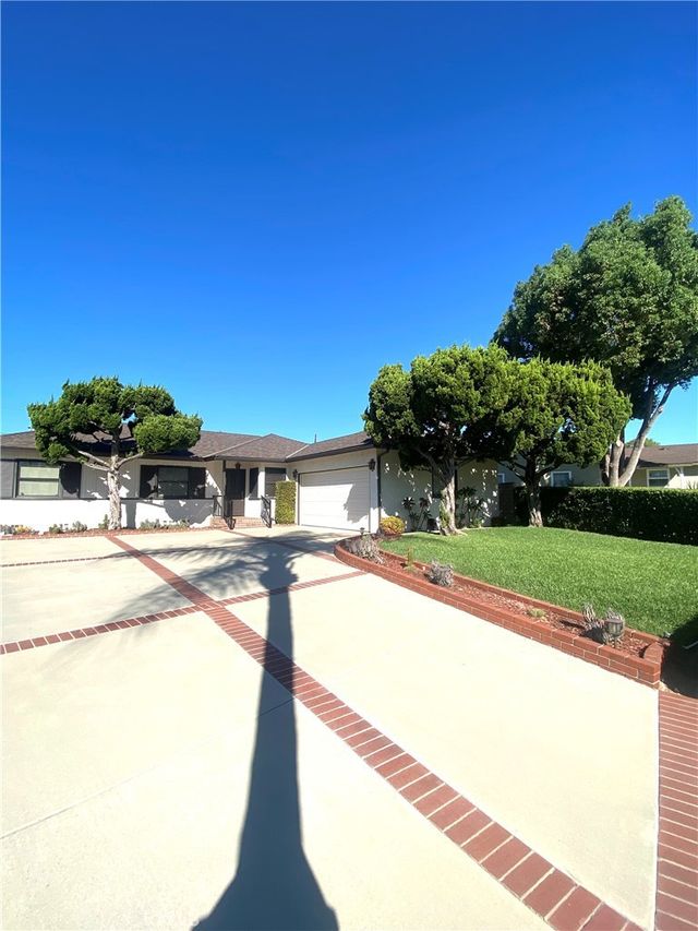 651 S Albertson, Covina