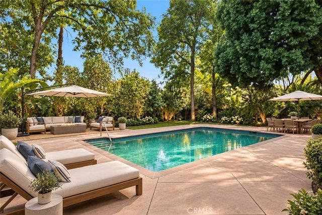 6058 Jumilla, Woodland Hills