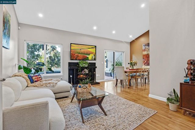 35 Sapphire Ct, Hercules