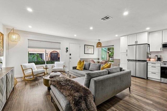 6928 Camphor, San Diego