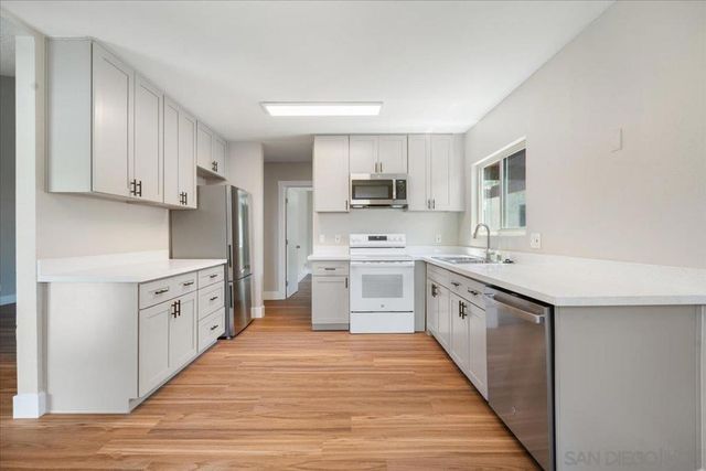 5473 Adobe Falls Rd # 9, San Diego