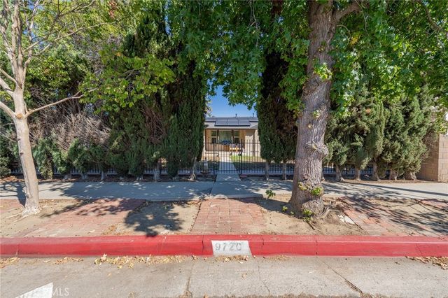 9720 Hayvenhurst, North Hills