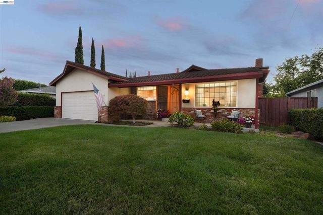 255 Hillcrest Ave, Livermore