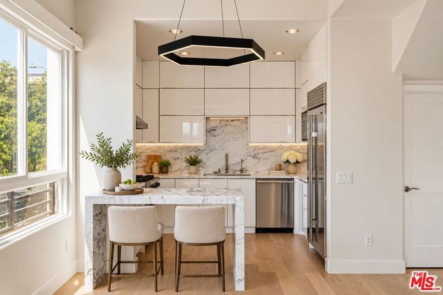 438 Arnaz Drive # 106, Los Angeles