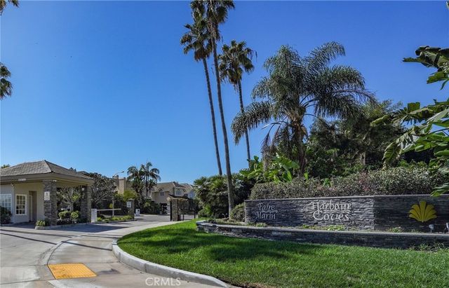 16261 Santa Barbara Lane, Huntington Beach