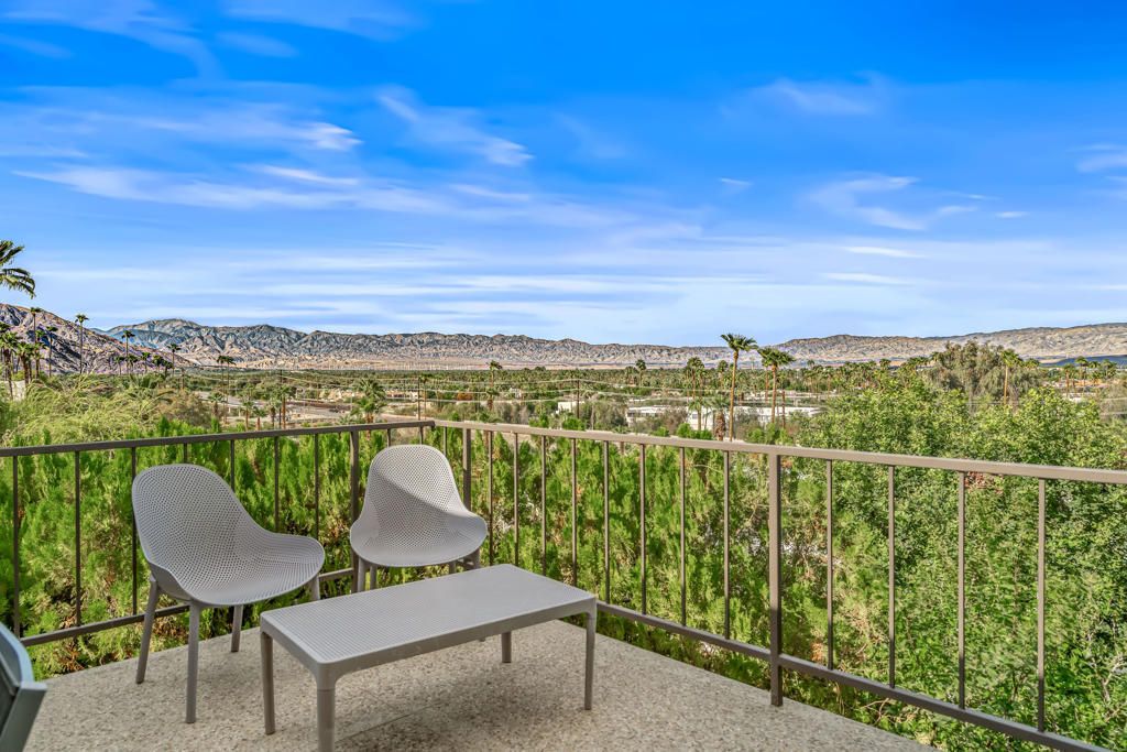 2002 Southridge Drive, Palm Springs
