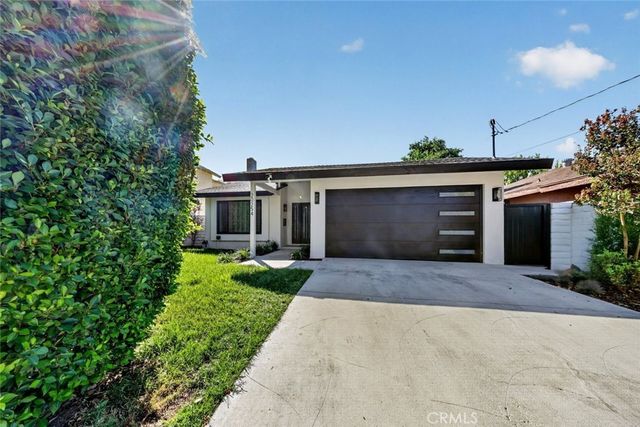20254 Leadwell Street, Canoga Park