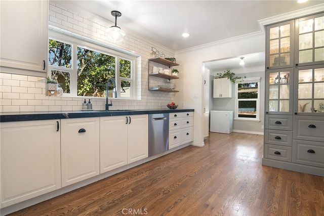 10703 Collins Street, North Hollywood