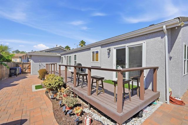 2326 Azure Lane, Vista