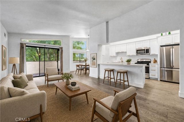 5805 Whitsett Avenue # 201, Valley Village