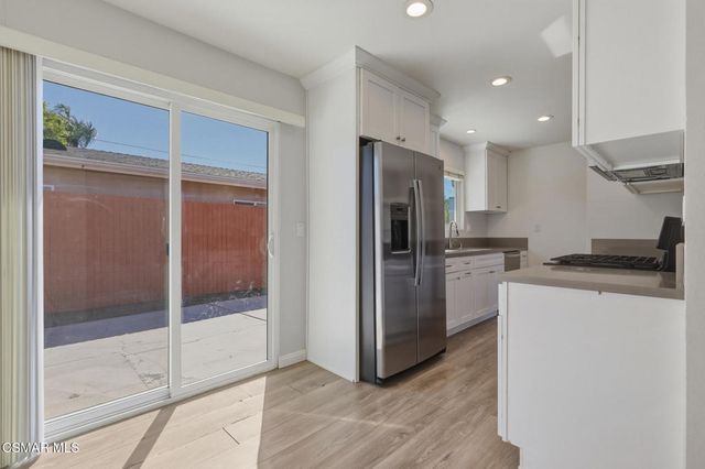 880 E Avenida De Las Flores, Thousand Oaks