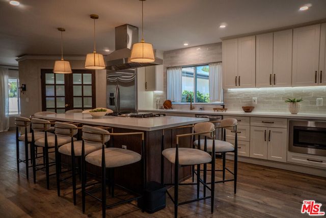 17516 17514 Raymer Street, Northridge
