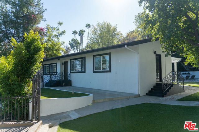 17856 Cathedral Place, Encino