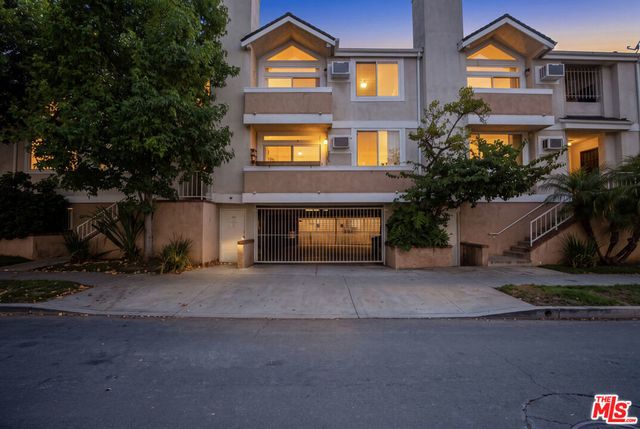 9707 Charnock Avenue # 203, Los Angeles