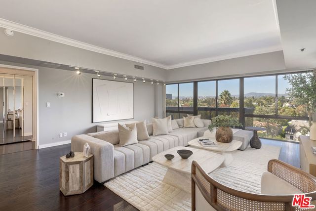 10445 Wilshire Boulevard # 703, Los Angeles