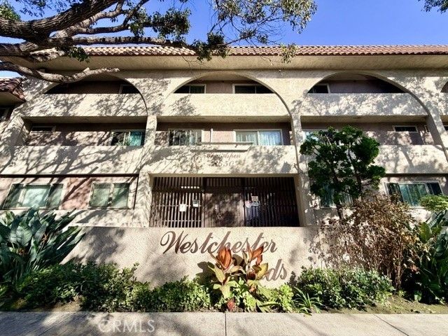 8650 Belford, Los Angeles