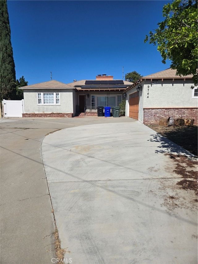 9744 Mango, Fontana