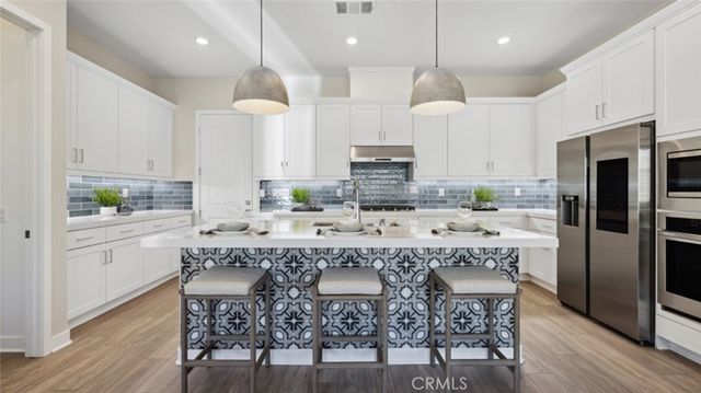 24560 Camino Canoa, Valencia