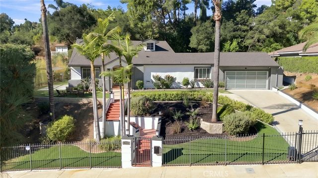 4223 Mooncrest Place, Encino