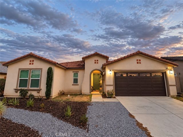553 Hedgewood, Hemet