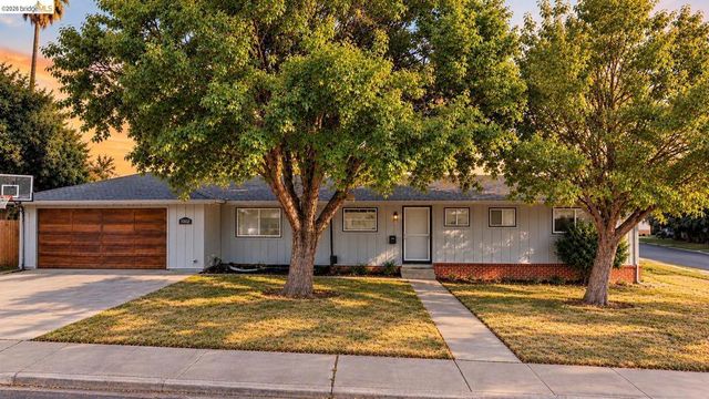 1002 Hillside Ter, Rio Vista
