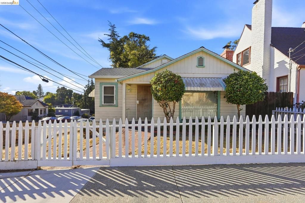 2901 Sheffield Ave, Oakland