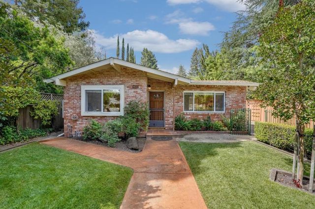W Oakwood Boulevard, Redwood City