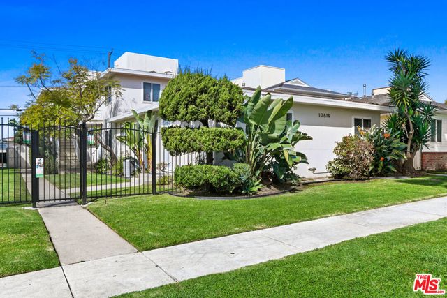 10619 Crenshaw Boulevard, Inglewood