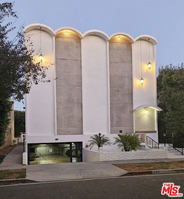 252 S Reeves Drive, Beverly Hills
