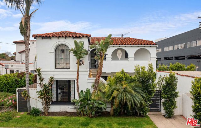 8472 Oakwood Avenue, Los Angeles