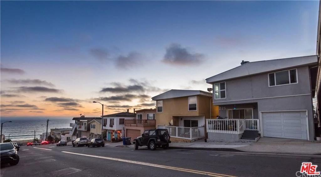 225 Rosecrans Avenue