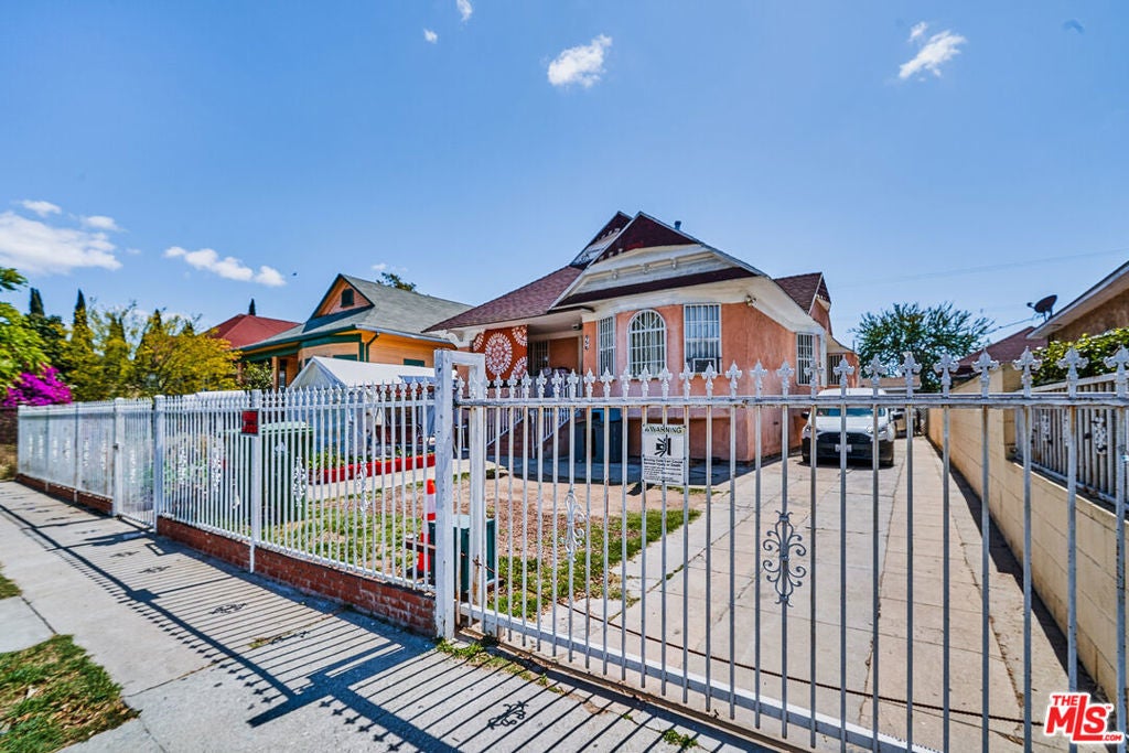 Photo of Listing #25549421