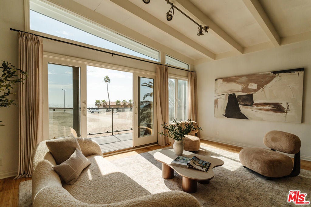 Photo of Listing #25563143