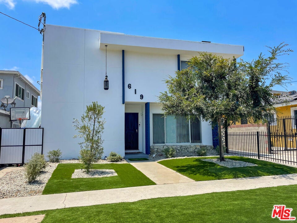 Photo of Listing #25571911