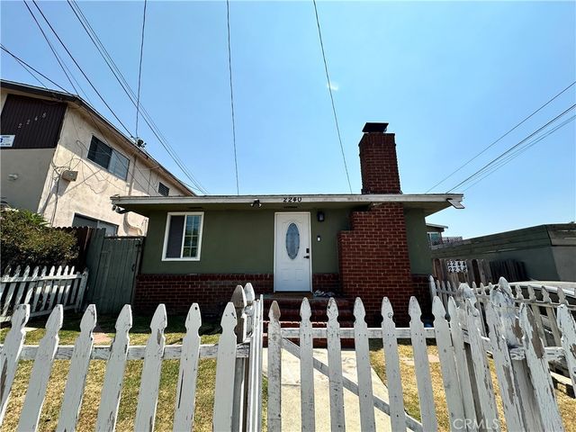 2240 Walnut Avenue, Signal Hill