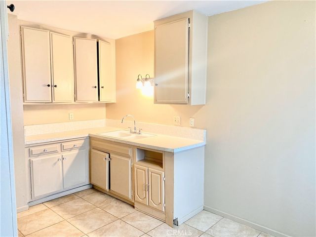 8616 N Loop Boulevard, California City