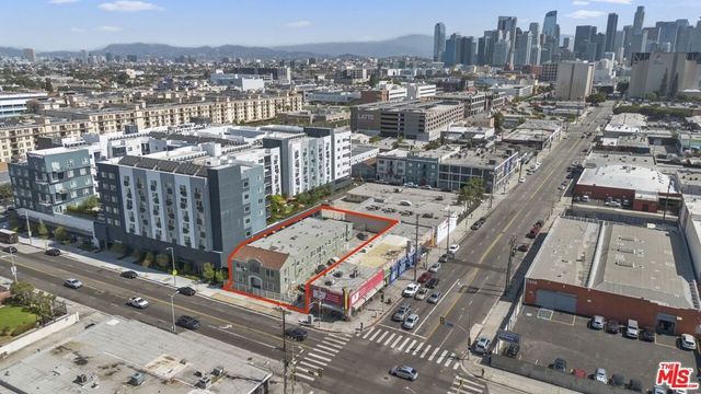 225 W Adams Boulevard, Los Angeles