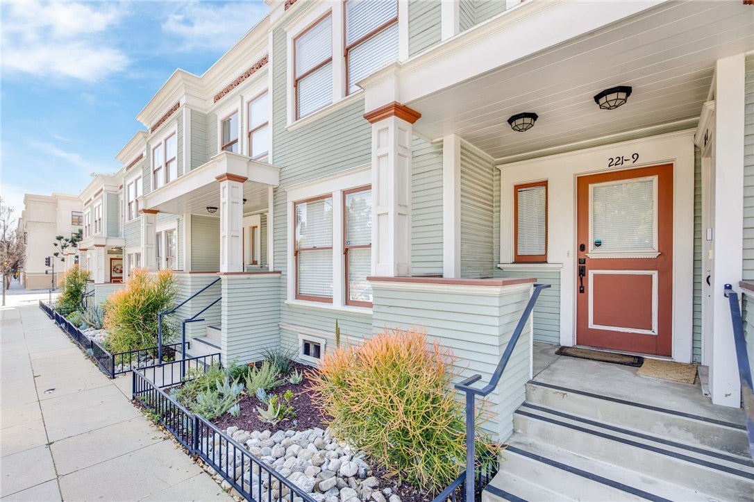 Photo of Listing #IV25187386