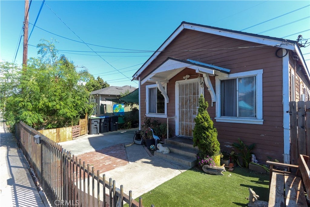 Photo of Listing #IV25194476