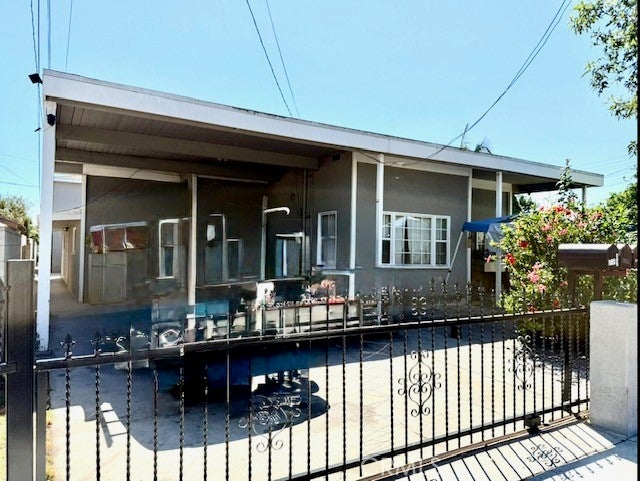 8746 Chester Street, Paramount