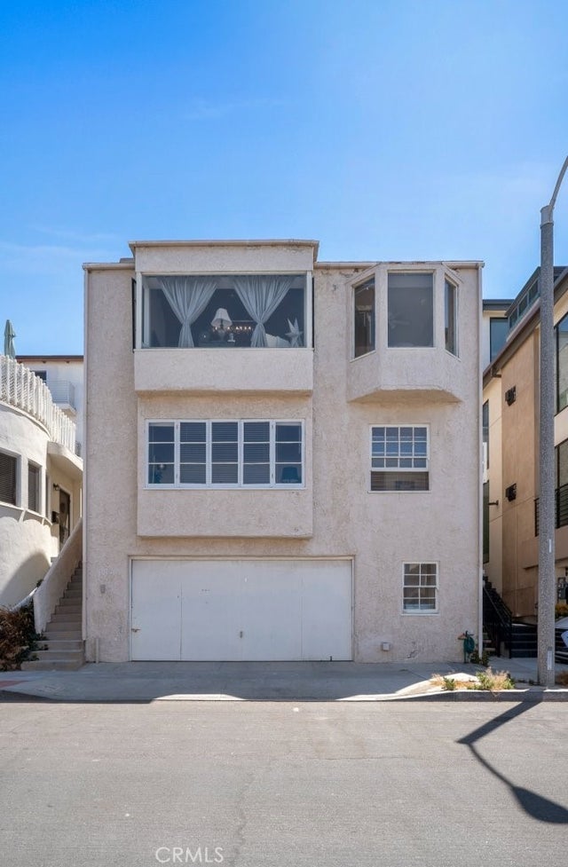 3012 Manhattan Avenue, Manhattan Beach.