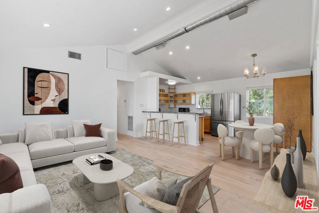 Photo of Listing #25593477