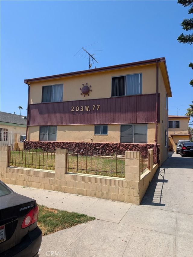 203 W 77th St Street W, Los Angeles