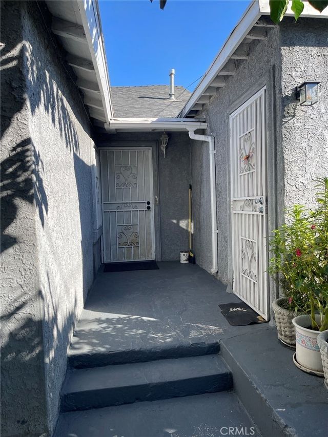 9536 Compton, Los Angeles