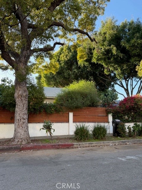 1537 N Serrano Avenue N, Los Angeles
