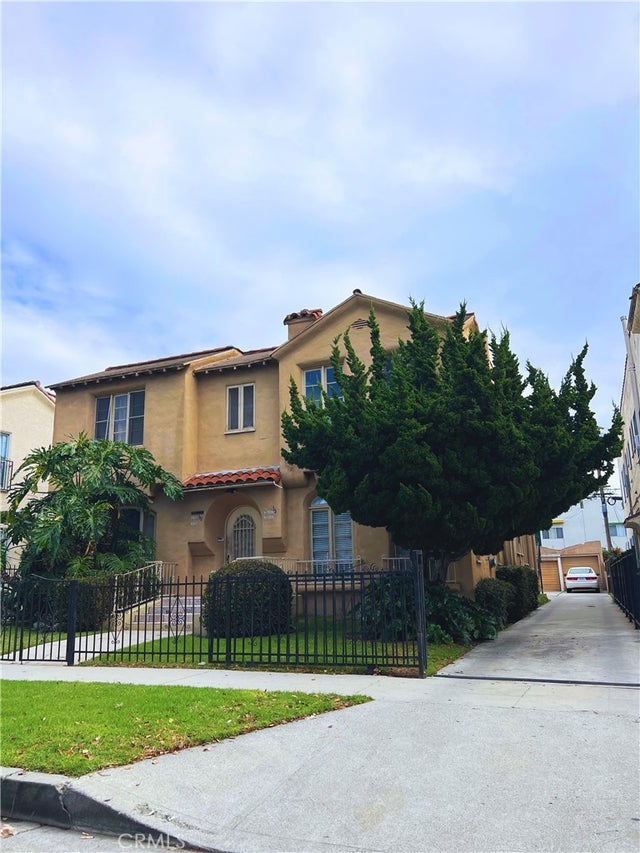 2830 Hillcrest Drive, Los Angeles