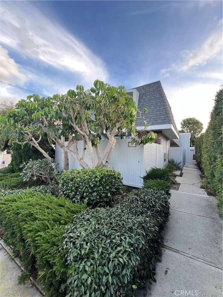 Photo of Listing #SB25264359