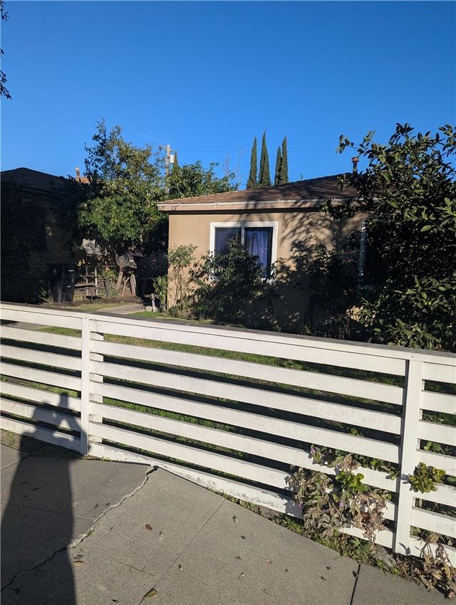 829 E Century, Los Angeles